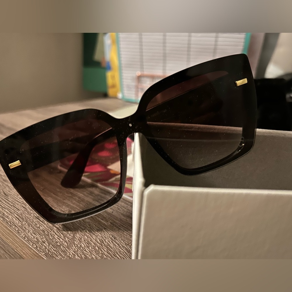 reddish brown gradient Dior frames! Comes with case.